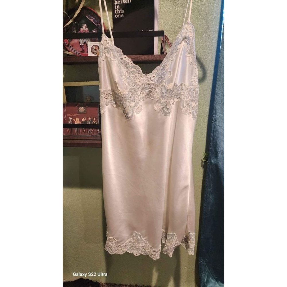 y2k victoria secret ivory slip with lace trim